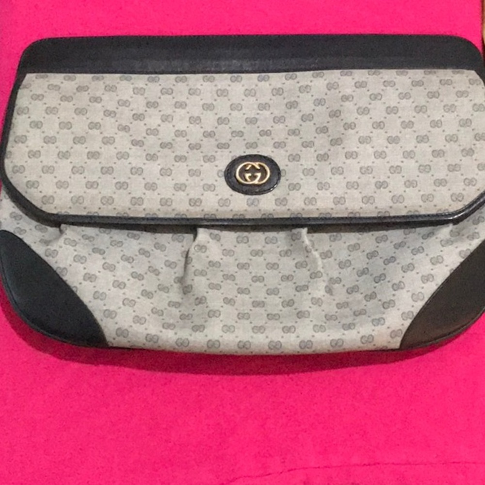 Vintage Gucci clutch
